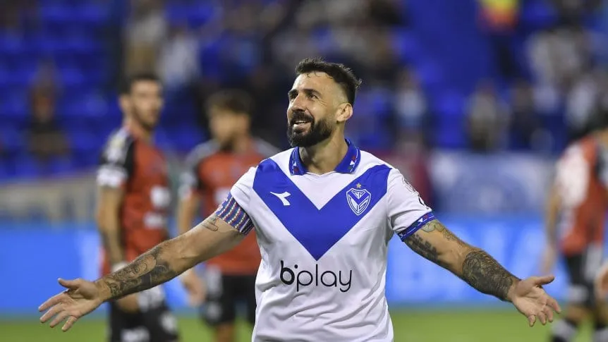 Fútbol: Vélez goleó 4-0 a Central Córdoba y consiguió la primera victoria desde el regreso del tigre Gareca