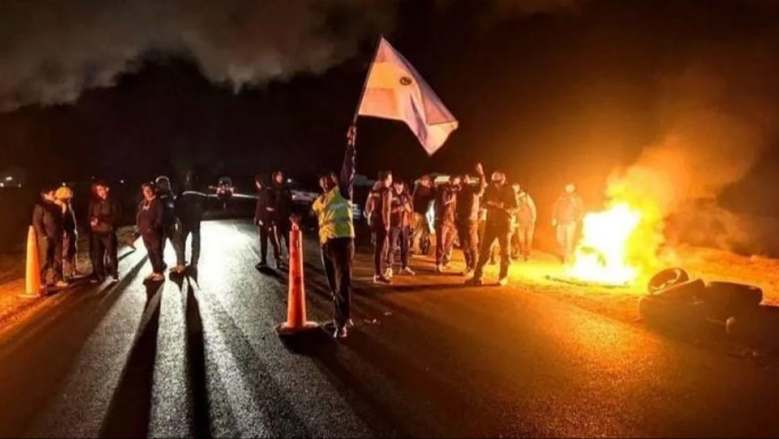 25 de Mayo: Cortaron el acceso a sectores petroleros por la mala condición de la ruta Nº151