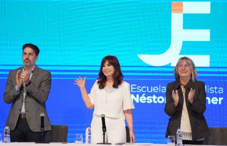 Cristina Fernández apuntó duro al FMI y cuestionó la dolarización al decir que “es peor que la convertibilidad”