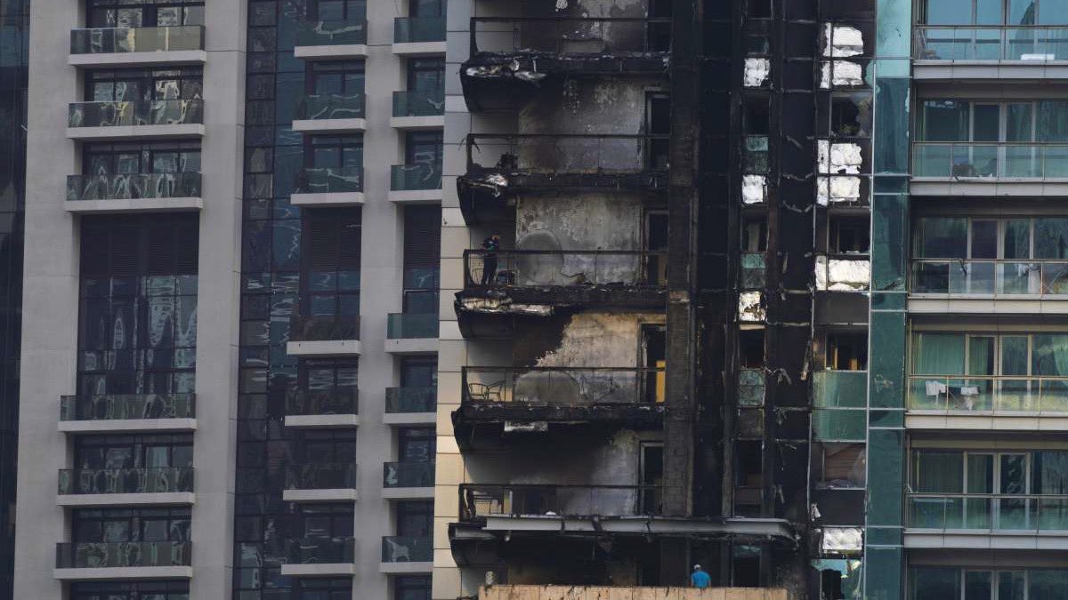 Dubai: Se incendió un edificio residencial y murieron 16 personas