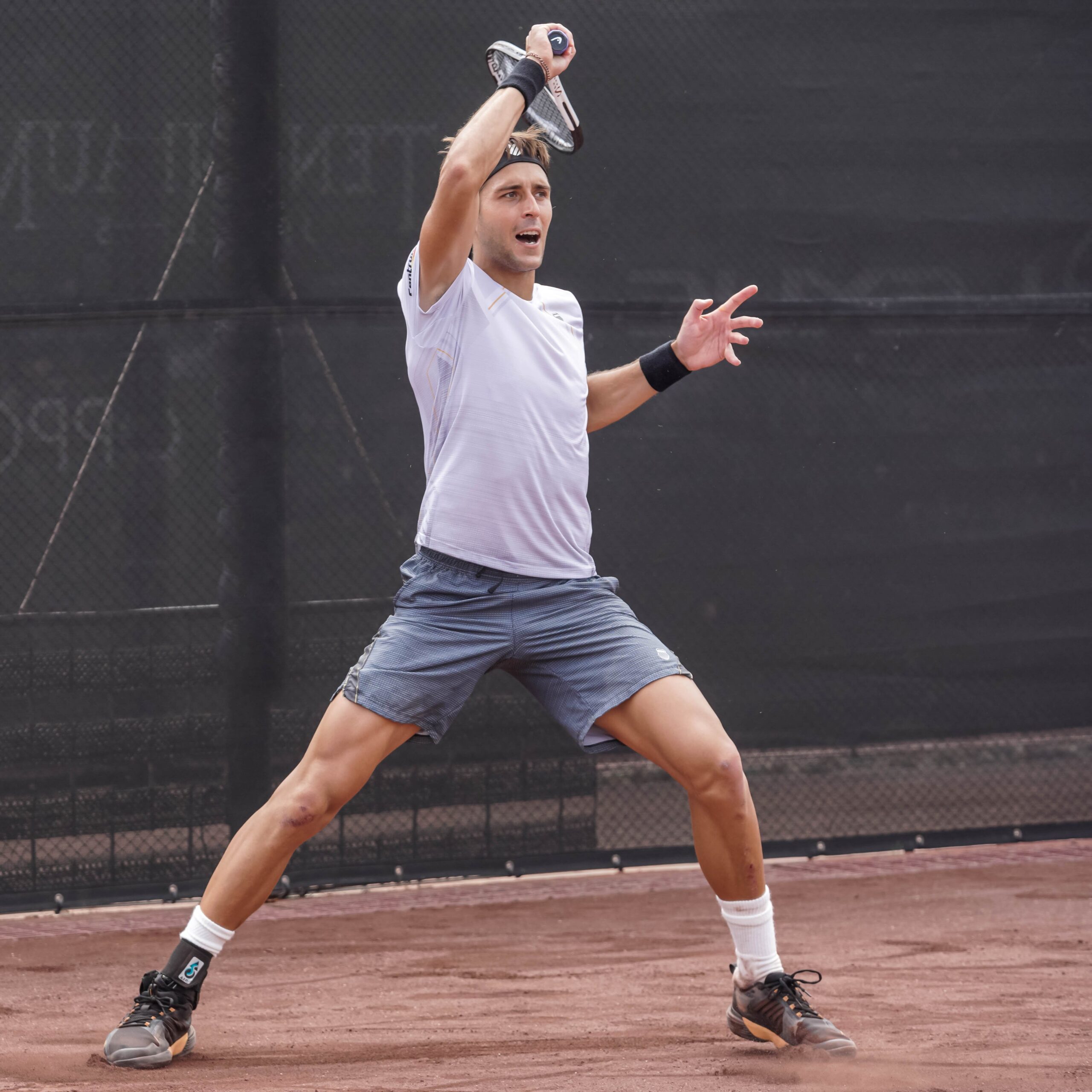 Tenis: Etcheverry ganó dos partidos en un día y se metió en las semifinales del ATP 250 de Houston