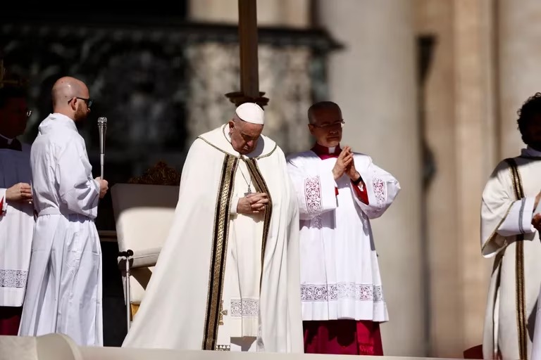 El Papa Francisco pidió por el fin de las guerras en su misa de Pascuas