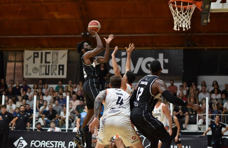 Básquetbol: Pico FBC obtuvo un ajustado y gran triunfo ante Pergamino en el primer playoff de reclasificación en Liga Argentina