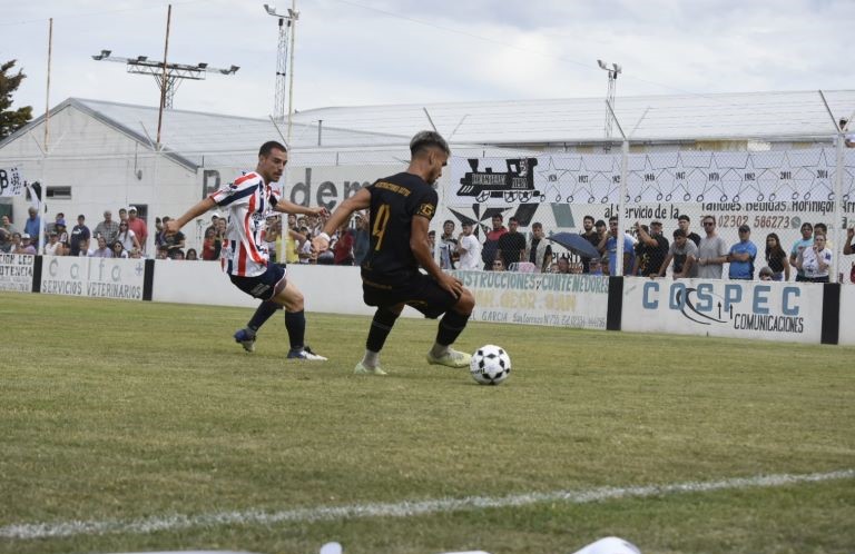 Fútbol: En las semifinales del Provincial, goleada de All Boys de Santa Rosa y triunfo de Estudiantil en el clásico de Castex