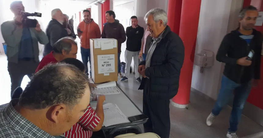 Torroba se mostró confiado luego de emitir su voto: “Tenemos la expectativa de ganar en la ciudad de Santa Rosa”