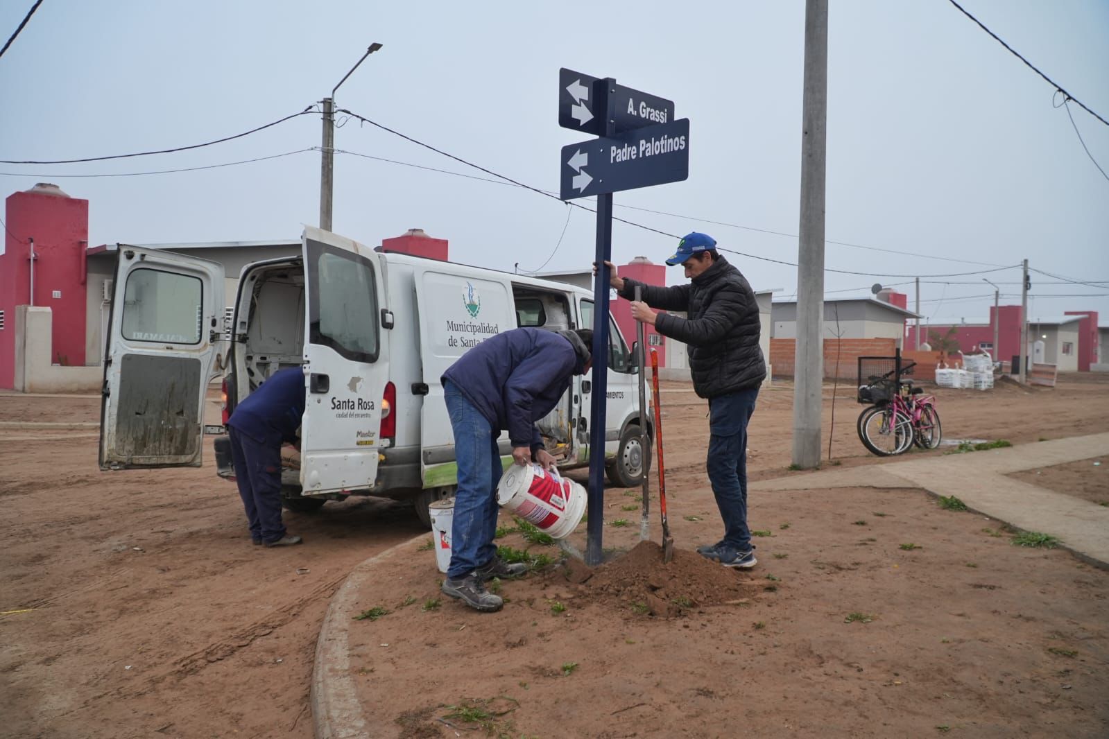 Santa Rosa: Colocan cartelería para las calles del B° ARA San Juan