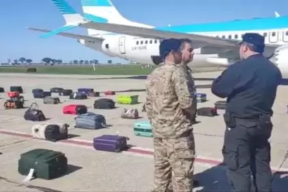 Buenos Aires: Detuvieron a una azafata de Aerolíneas Argentinas que amenazó con que había una bomba a un vuelo a Miami