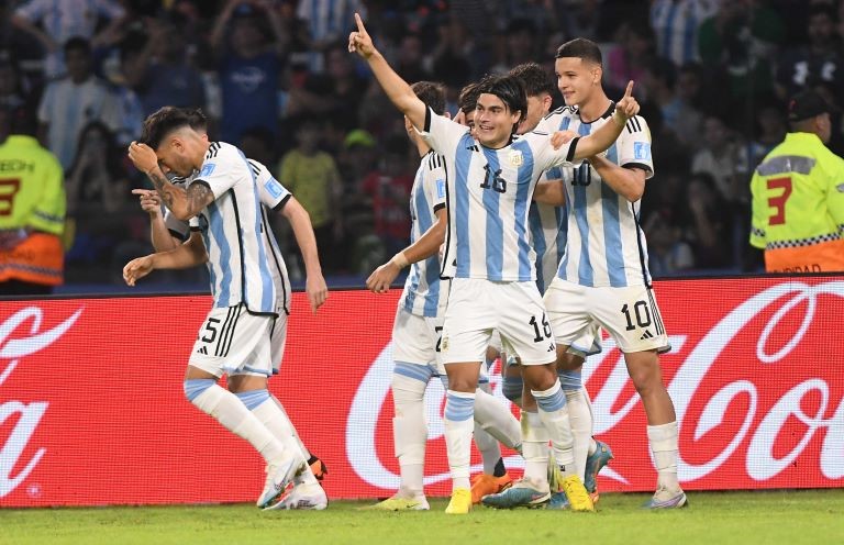 Fútbol: Argentina goleó a Guatemala y selló el pase a octavos de final