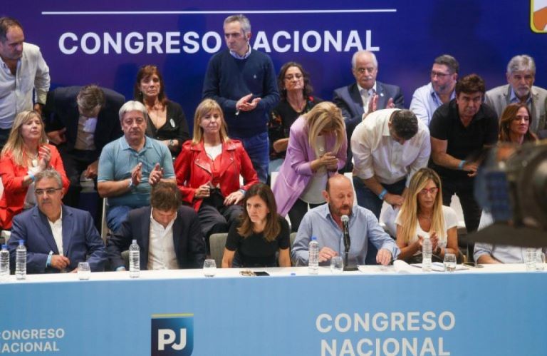 Elecciones 2023: El PJ realizó un Congreso sin definiciones y se enteró por los medios de la decisión de Cristina