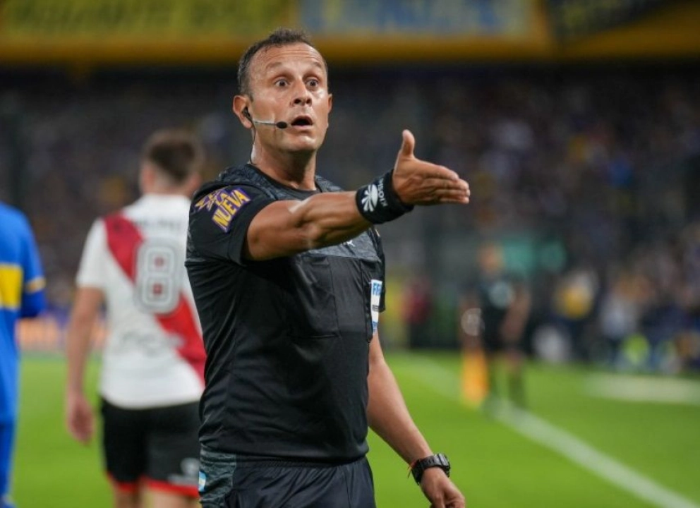 Fútbol: Darío Herrera será suspendido por una fecha tras su arbitraje en el Superclásico