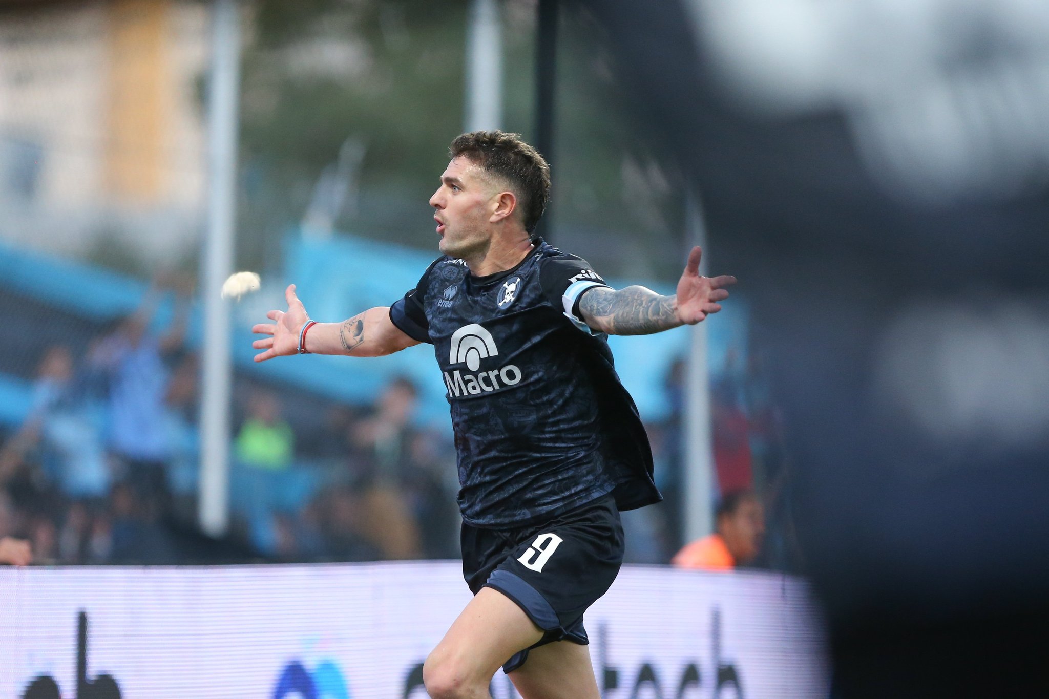 Fútbol: Belgrano volvió al triunfo y sigue prendido en los puestos altos