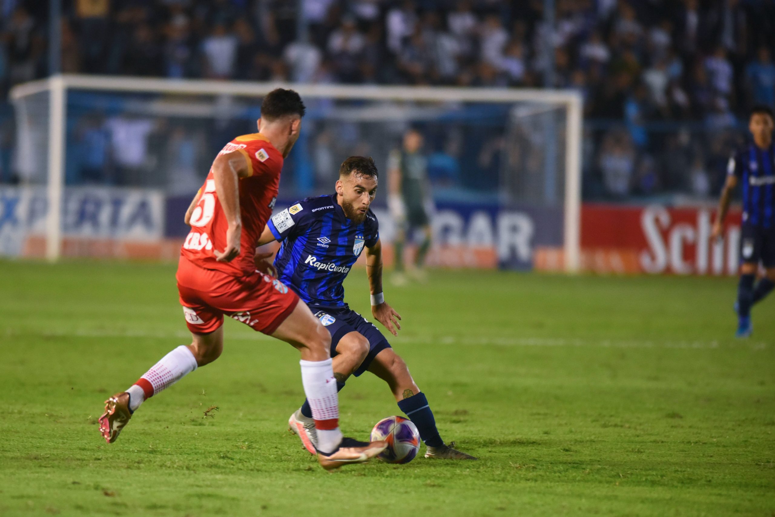 Fútbol: Atlético Tucumán le ganó a Arsenal en un duelo clave por la permanencia