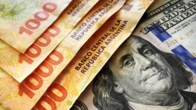 Uruguay: Las casas de cambio piden hasta $1.000 argentinos por dólar