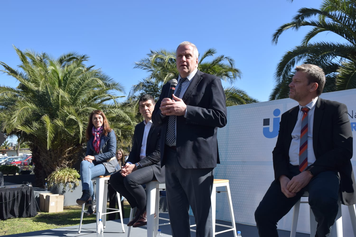 Perczyk y Alpa encabezaron acto de pase a planta de 758 docentes de la Universidad Arturo Jauretche