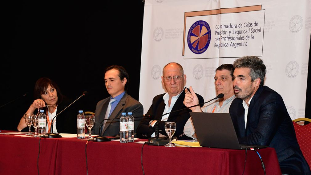 Sandra Abdo en plenario nacional que reunió a todas las cajas de profesionales del país