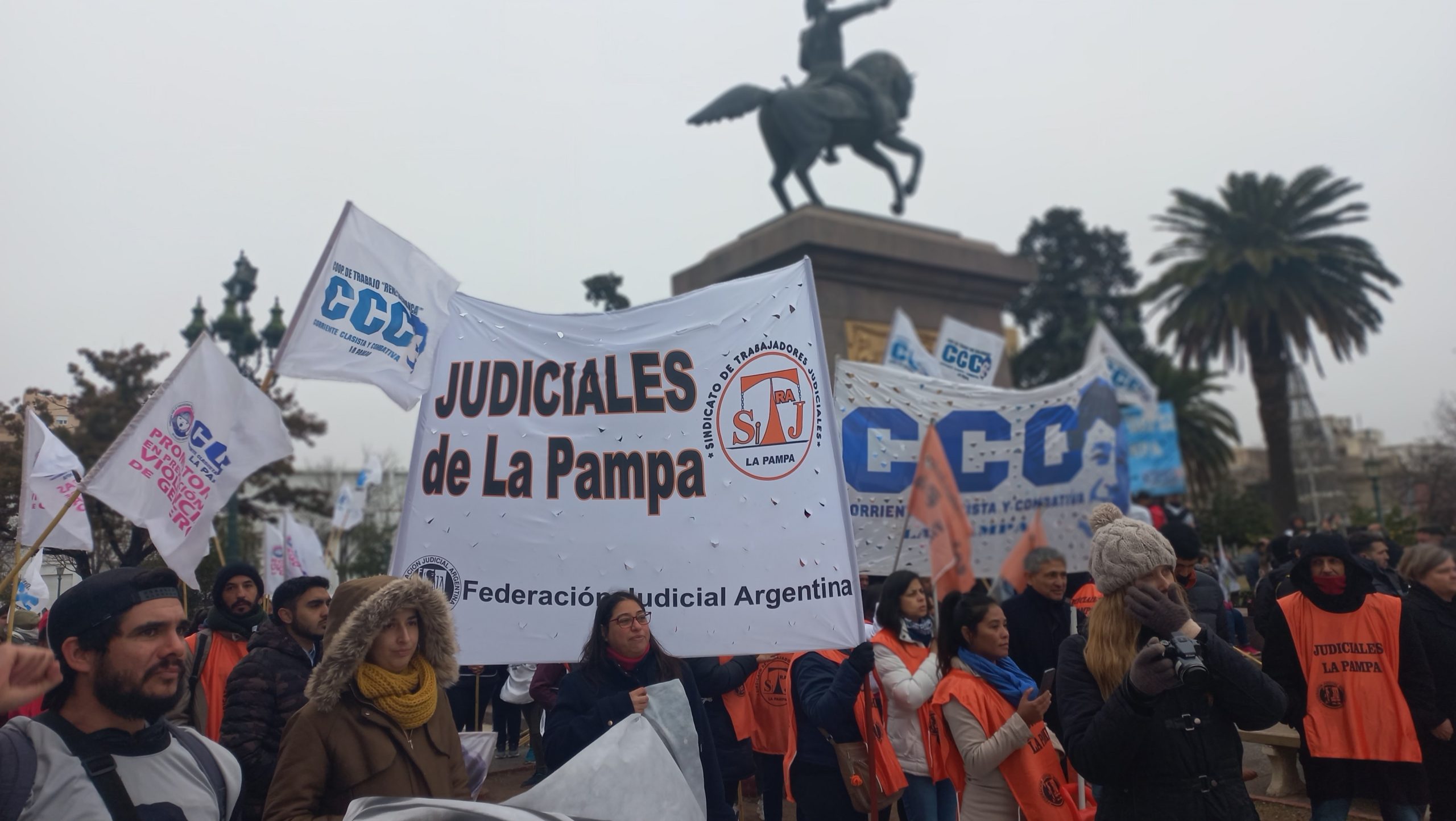 ATE, la CTA Autónoma, movimientos sociales y docentes autoconvocados se manifestaron en Santa Rosa