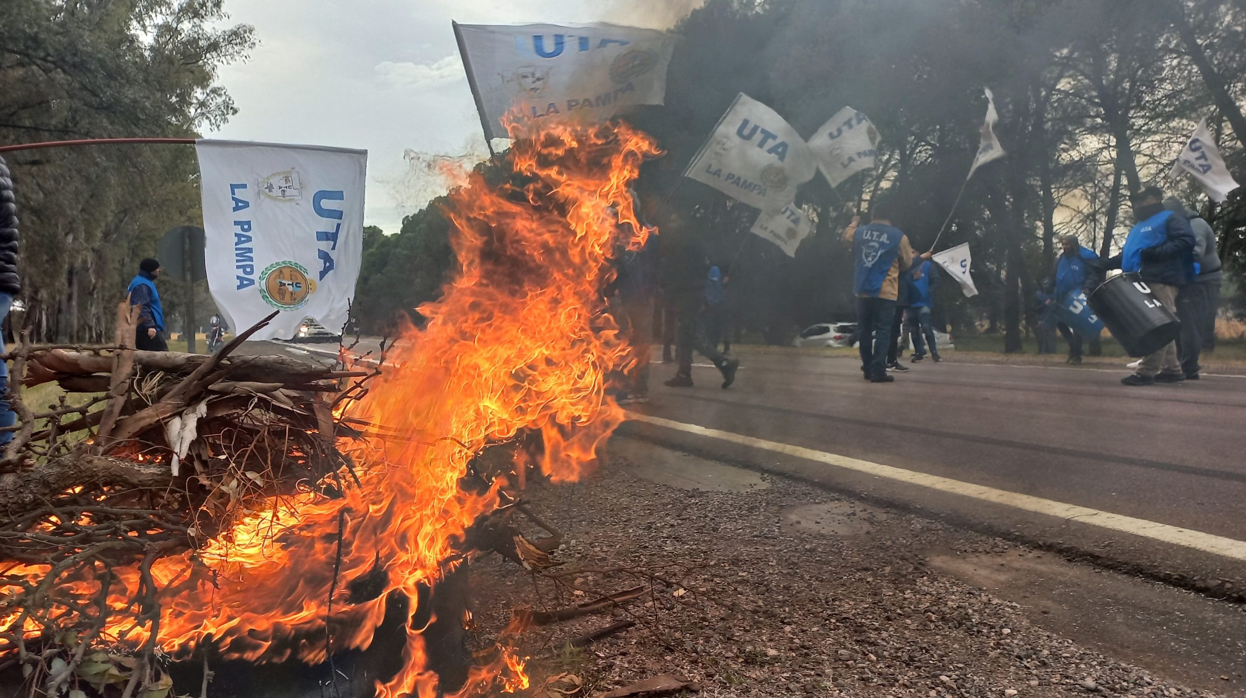 Paro del transporte: La UTA realiza un corte total en la RN 5