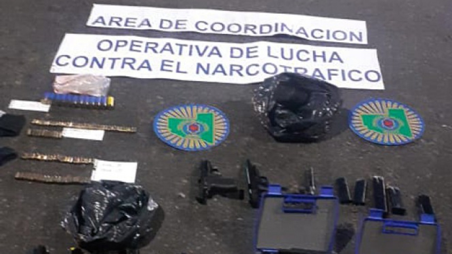 Incautan casi 5 kilos de cocaína y armas durante operativos en La Adela y Catriló