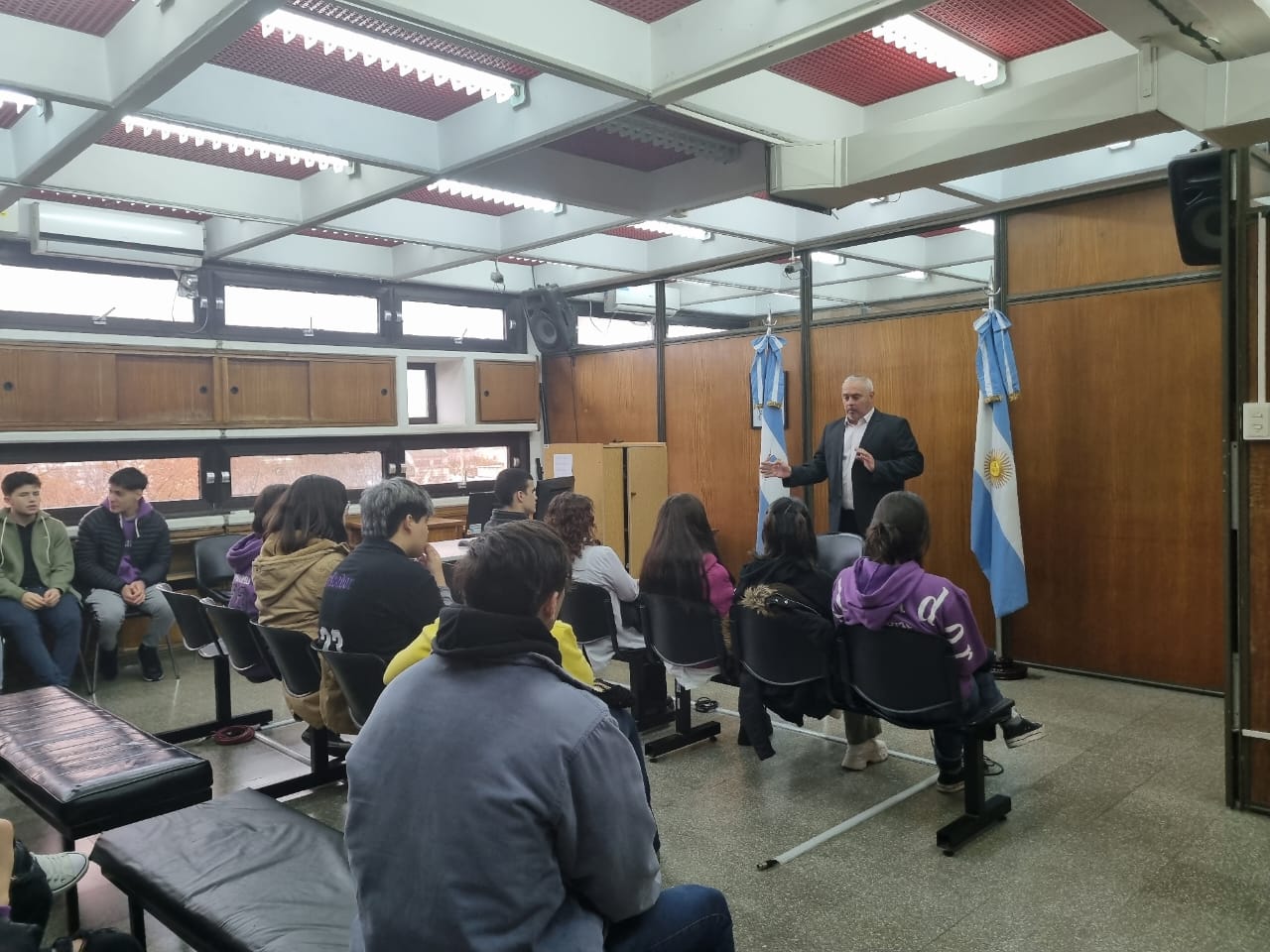 “Educación + Justicia”: El juez Pellegrino brindó charla a alumnos del colegio República de El Salvador de General Pico.  