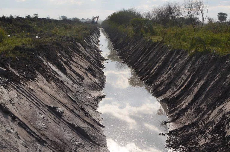 Chaco: Hallaron huesos y un dije en un río cercano a la chanchería de Emerenciano Sena