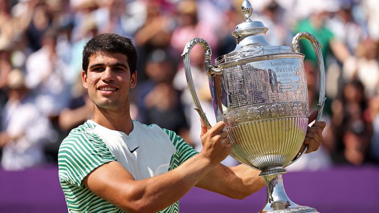 Tenis: Alcaraz se consagró en Queen´s y volvió al N°1 del mundo