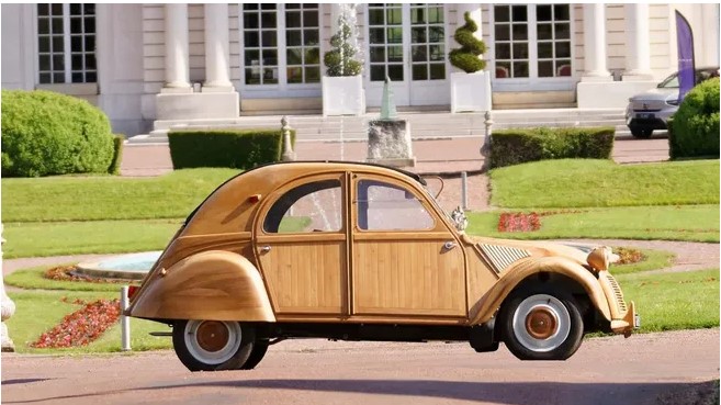 Subasta récord en Francia: se vendió un auto de madera por u$s225.000