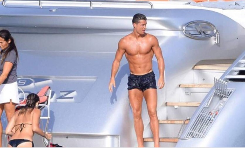 El llamativo detalle en la foto de Cristiano Ronaldo en un yate que se hizo viral