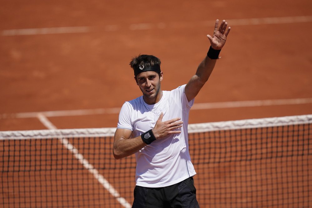 Tenis: Etcheverry dio el golpe y se metió en octavos del Roland Garros