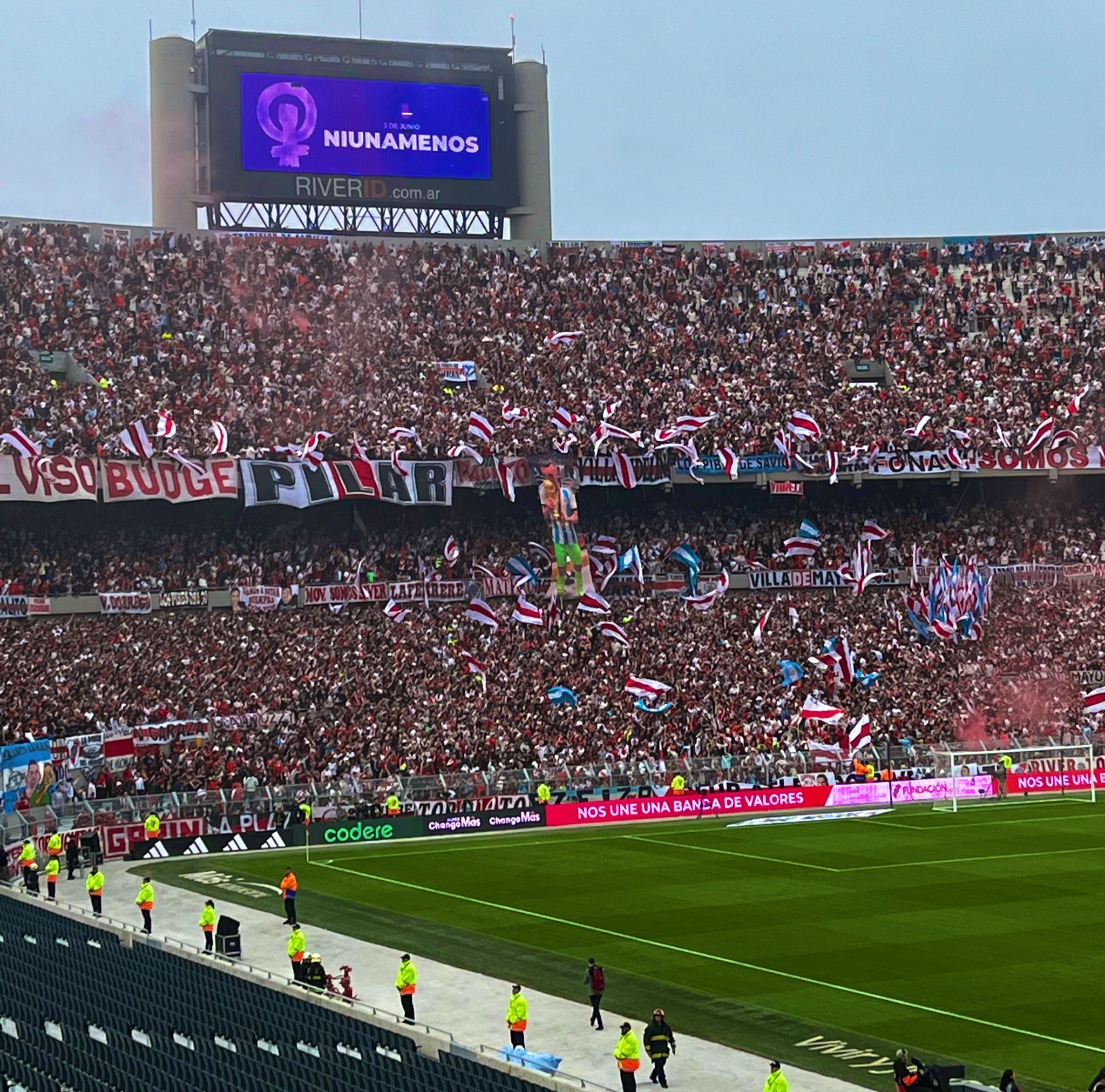 El partido entre River y Defensa y Justicia se suspendió por la muerte de un hincha