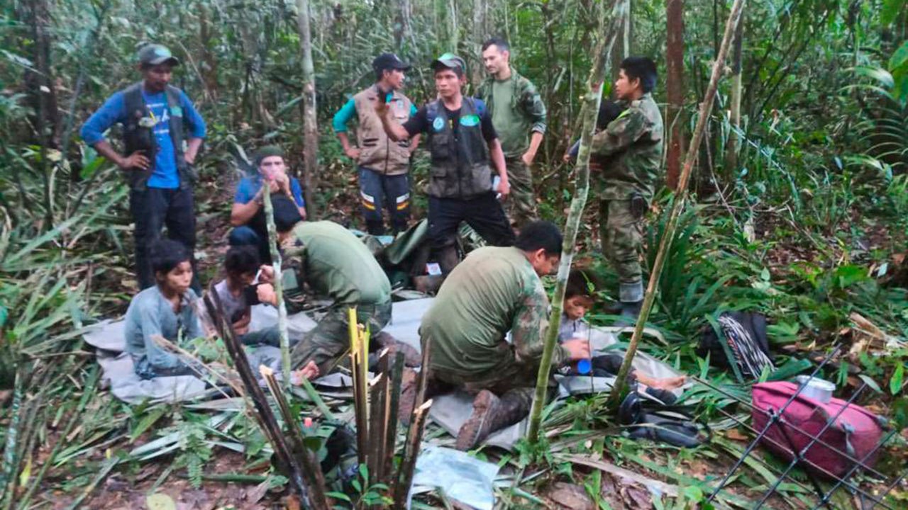 Colombia: Encontraron en la selva a los 4 niños desaparecidos luego del accidente aéreo