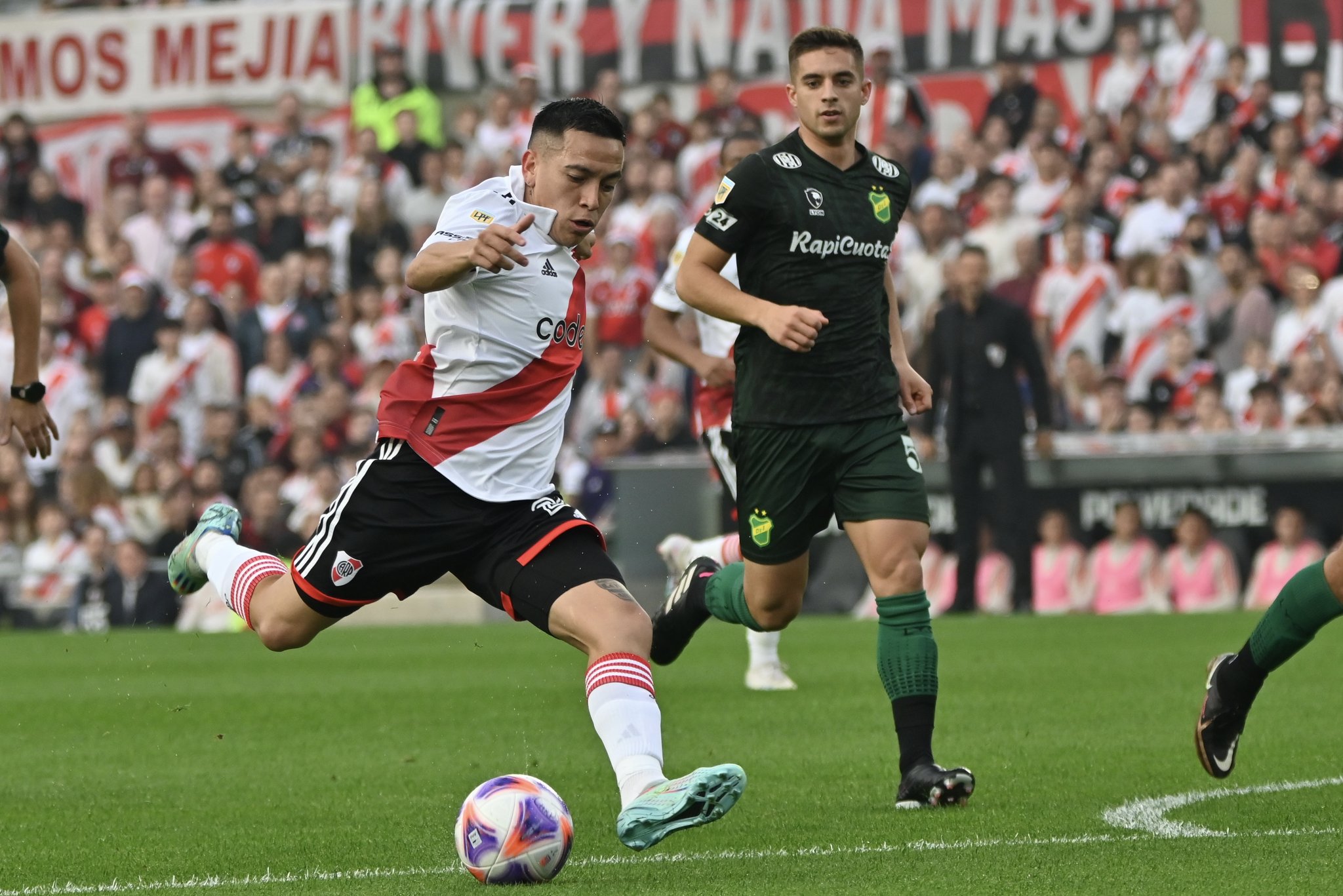 Fútbol: River completará su partido con Defensa y Justicia y puede alejarse más en la tabla