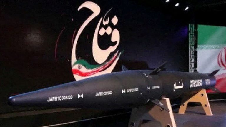 Irán: El Gobierno presentó su primer misil balístico hipersónico