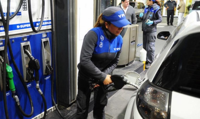 Los precios de las naftas y el gasoil vuelven a subir desde esta semana en todo el país