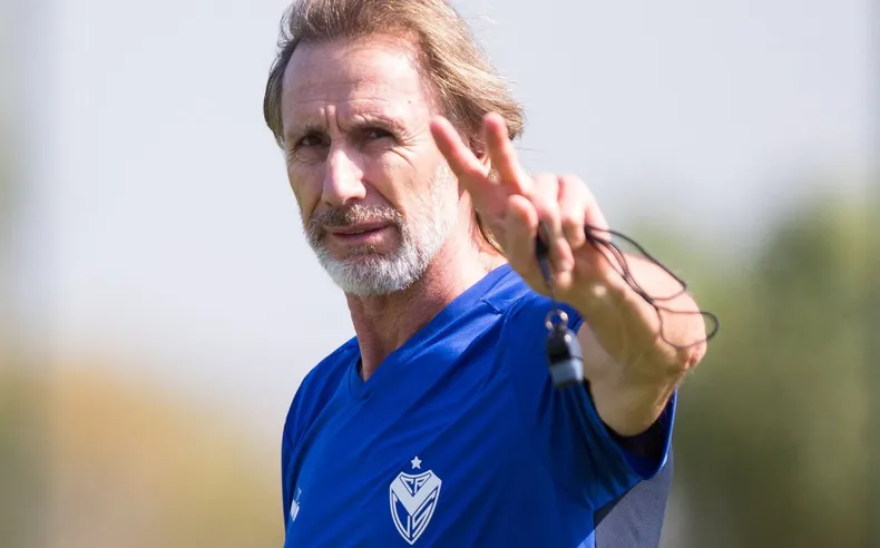 Fútbol: Ricardo Gareca renunció como entrenador de Vélez donde dirigió solo tres meses