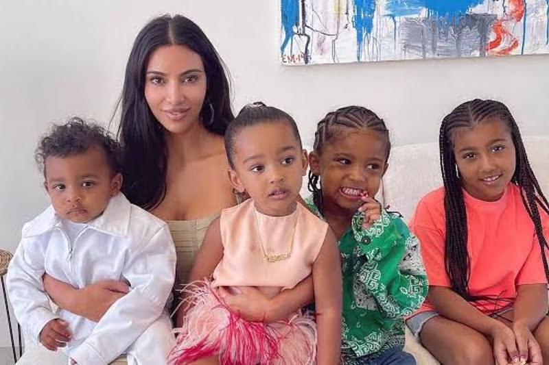 El regalo que Kim Kardashian les da a sus hijos en cada uno de sus cumpleaños y que nadie puede creer