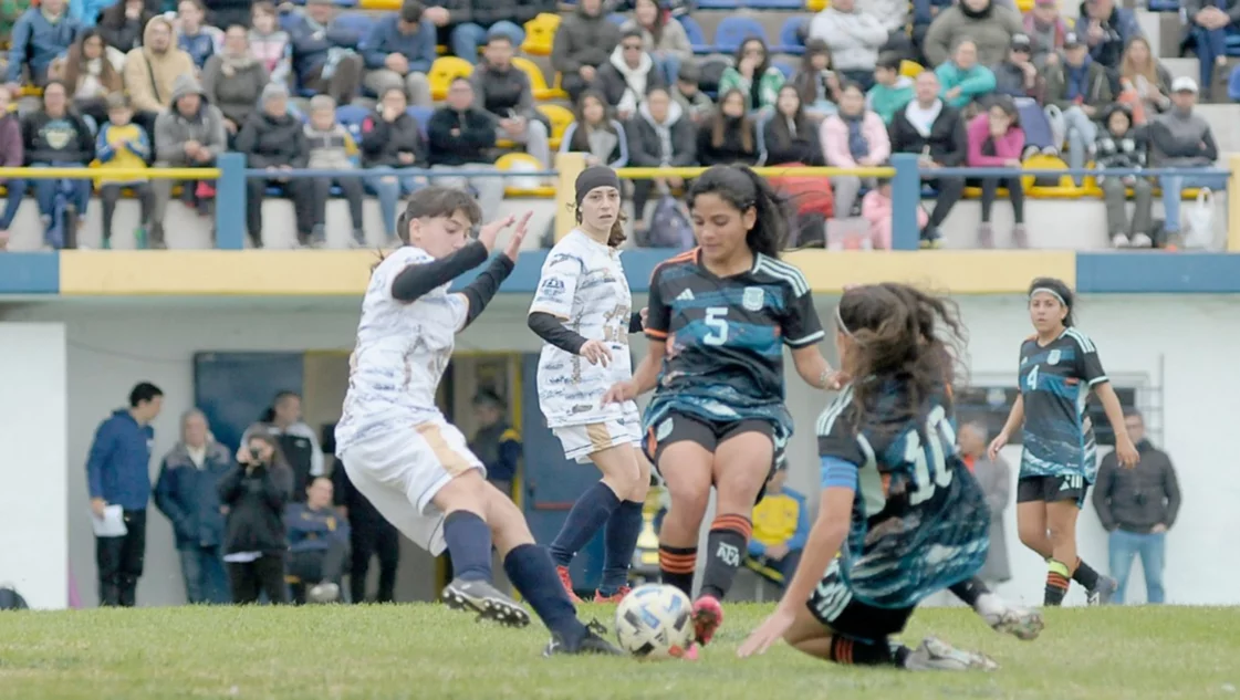 La Selección Argentina femenina sub 17 goleo a All Boys en una jornada histórica