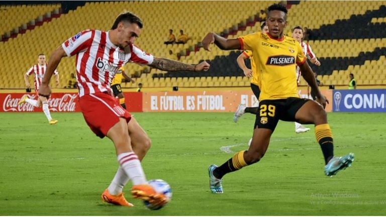 Fútbol: Estudiantes perdió con Barcelona en Ecuador y definirá la serie en La Plata