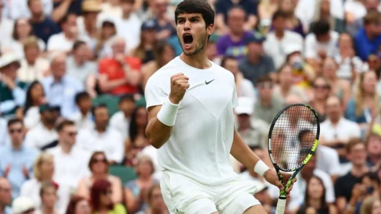 Tenis: Alcaraz y Medvedev ganaron y se cruzarán en semis de Wimbledon