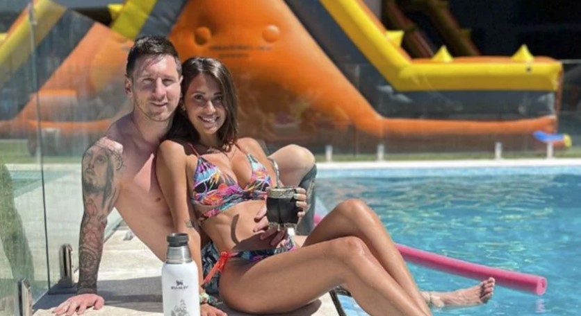 Son un fuego: la foto de Messi y Antonela Roccuzzo en la playa que levantó una ola de suspiros