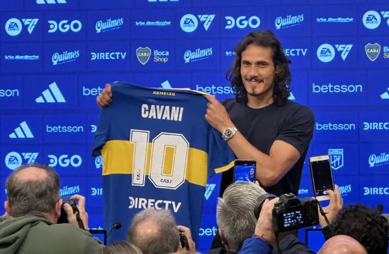 Fútbol: Cavani fue presentado en Boca y dijo que “no hay club como este para dar los últimos pasos de mi carrera”