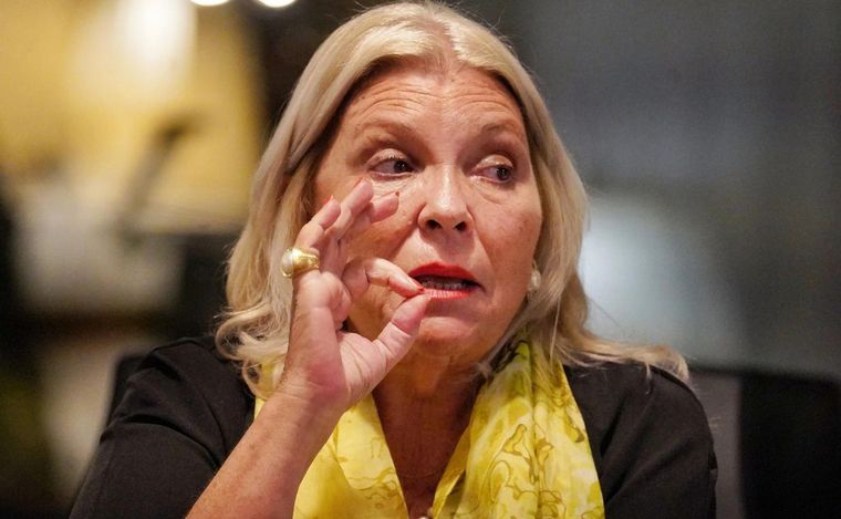 “Vivan los ricos y mueran los viejos”, Carrió cruzó con ironía a Milei por vetar la reforma jubilatoria