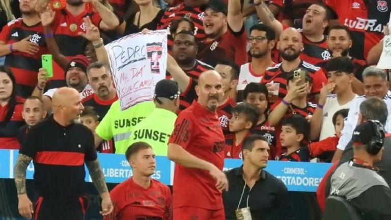 Fútbol: Escándalo en Flamengo, un ayudante de Sampaoli agarró a trompadas a un jugador