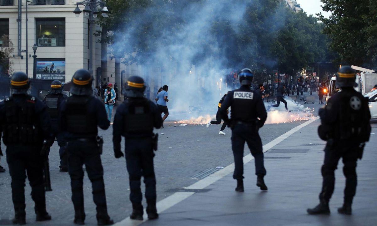 Francia: Atacaron la casa de un alcalde y hay más de 700 detenidos