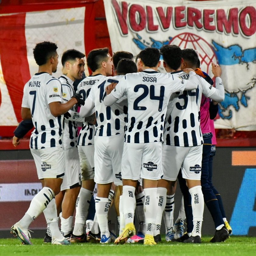 Fútbol: Talleres lo ganó sobre el final y le estiró los festejos a River