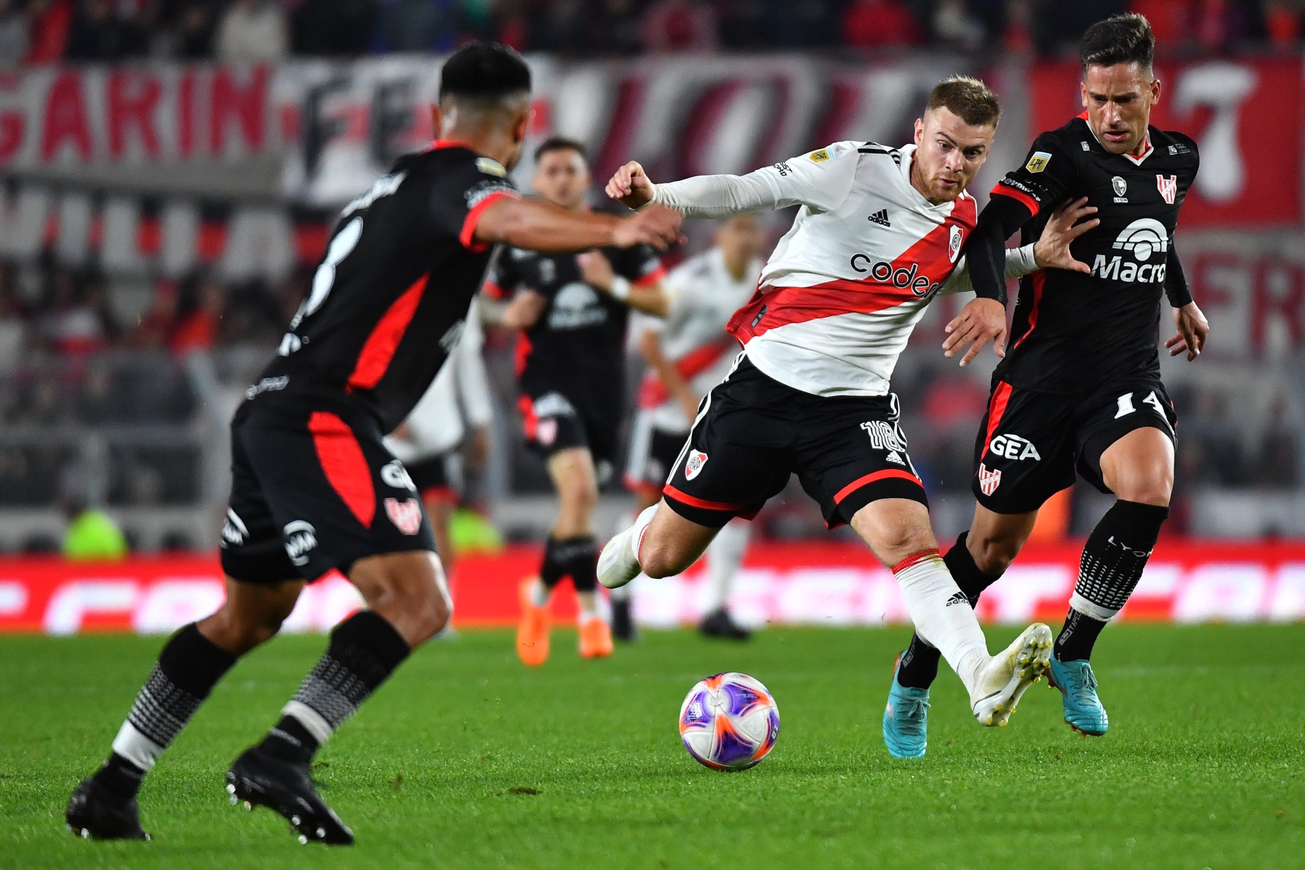 Fútbol: River visita a Barracas Central con el objetivo de acercarse al título