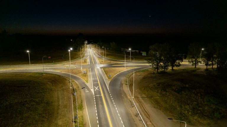 Sigue avanzando la iluminación de cruces de rutas en La Pampa, uno de los puntos vitales para la seguridad vial