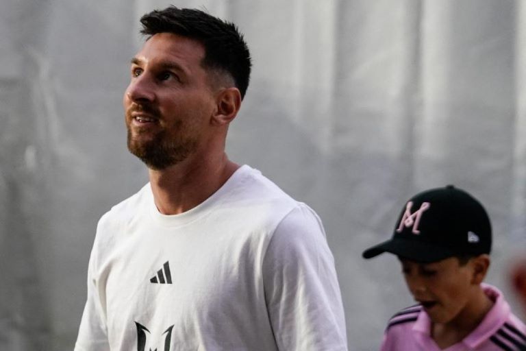 Fútbol: Sigue la revolución por Messi en Estados Unidos, entrenamiento con Busquets y conferencia suspendida