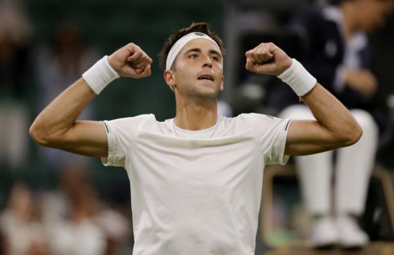 Tenis: Gran remontada de Tomás Etcheverry para avanzar a la próxima ronda de Wimbledon