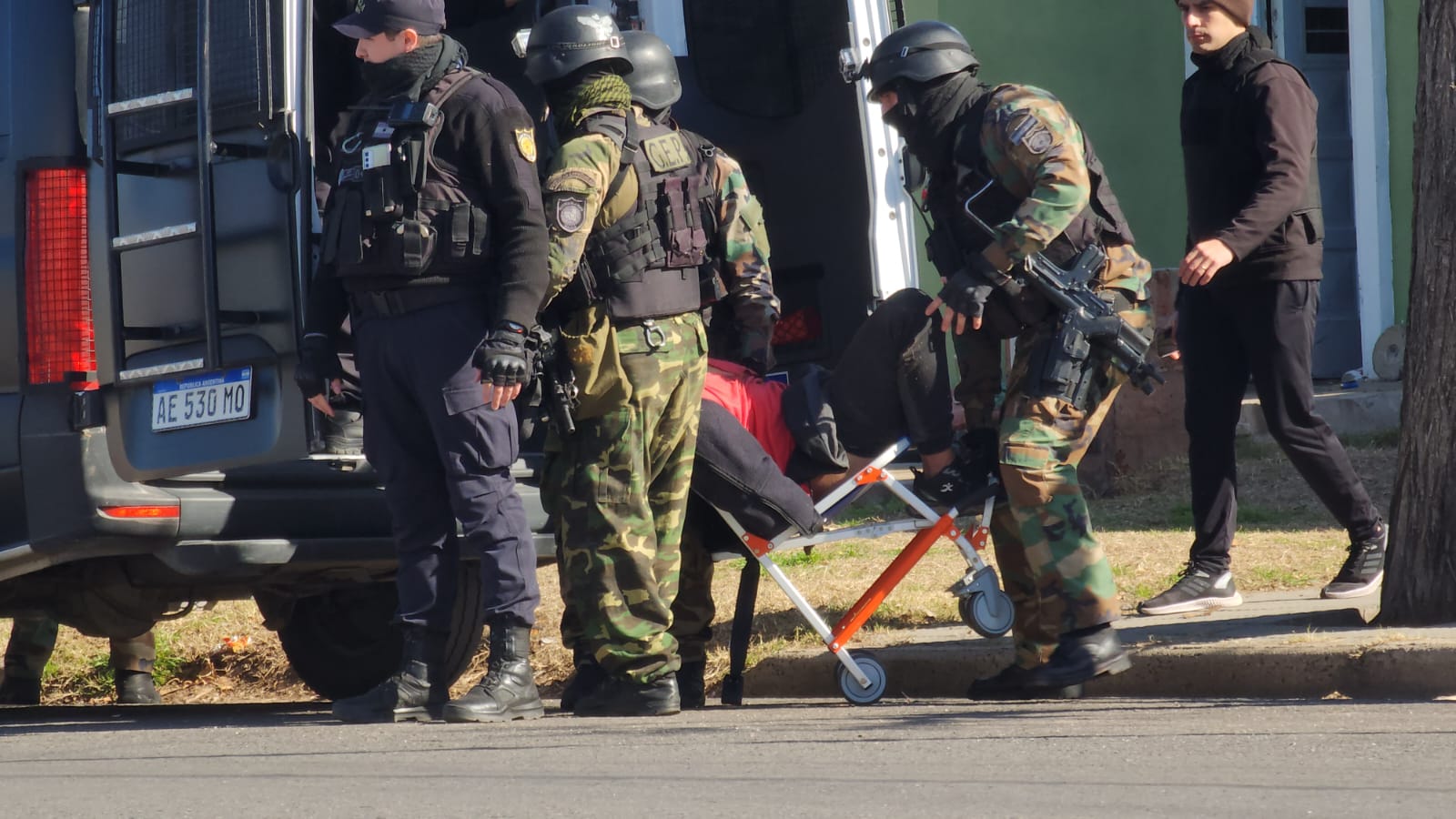 General Pico: Un hombre atacó a su madre, se atrincheró y fue detenido