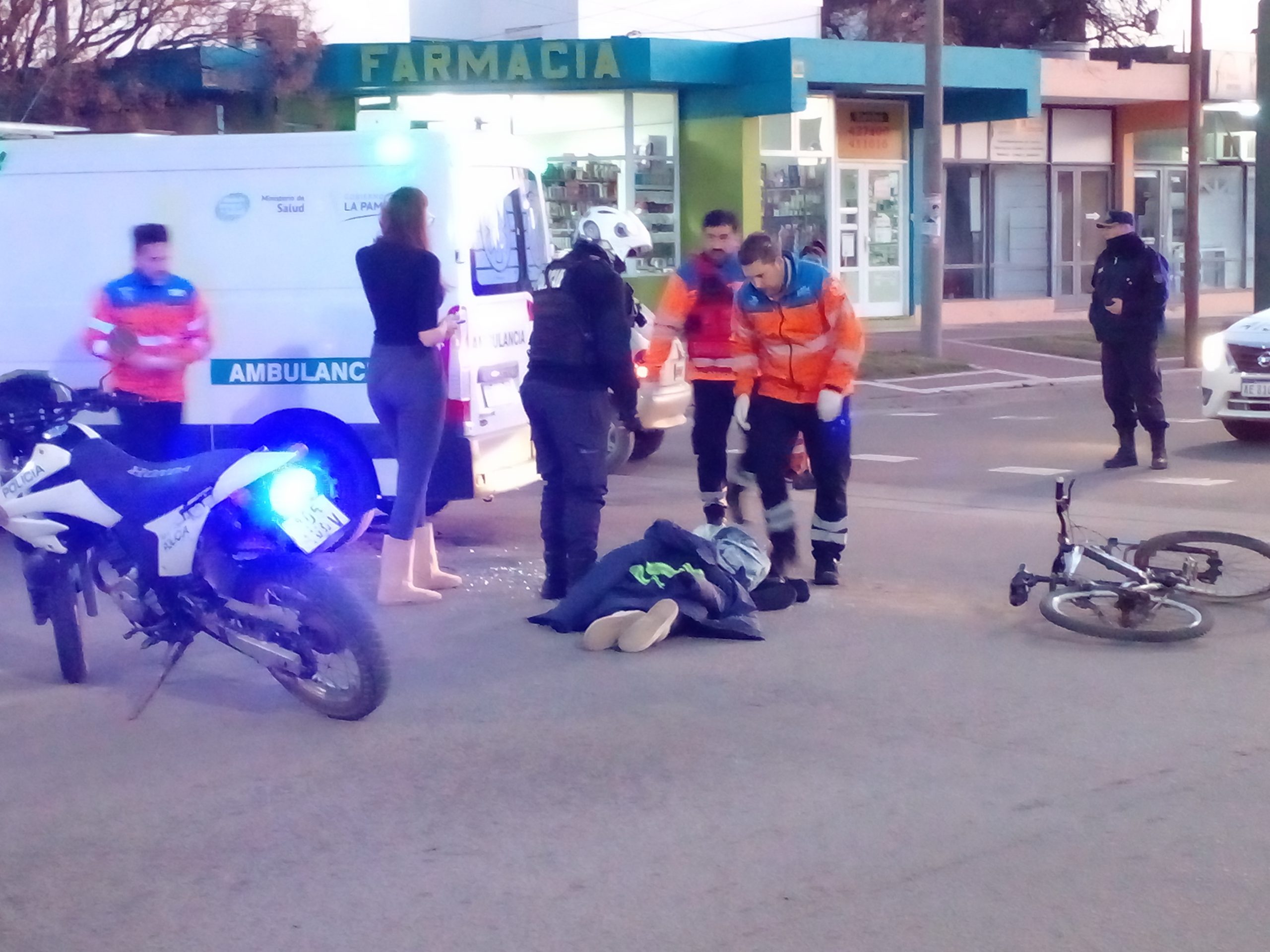 Santa Rosa: Ciclista herida tras chocar contra un auto